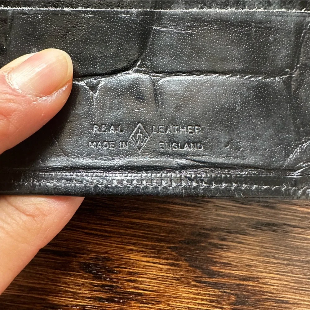 Black Crocodile Embossed Bifold Large Genuine Leather Wallet